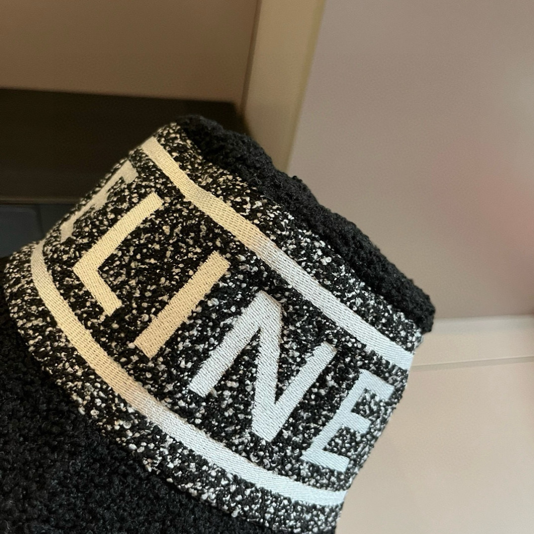 🆕

Celine赛琳羊羔毛渔夫帽，头围57cm