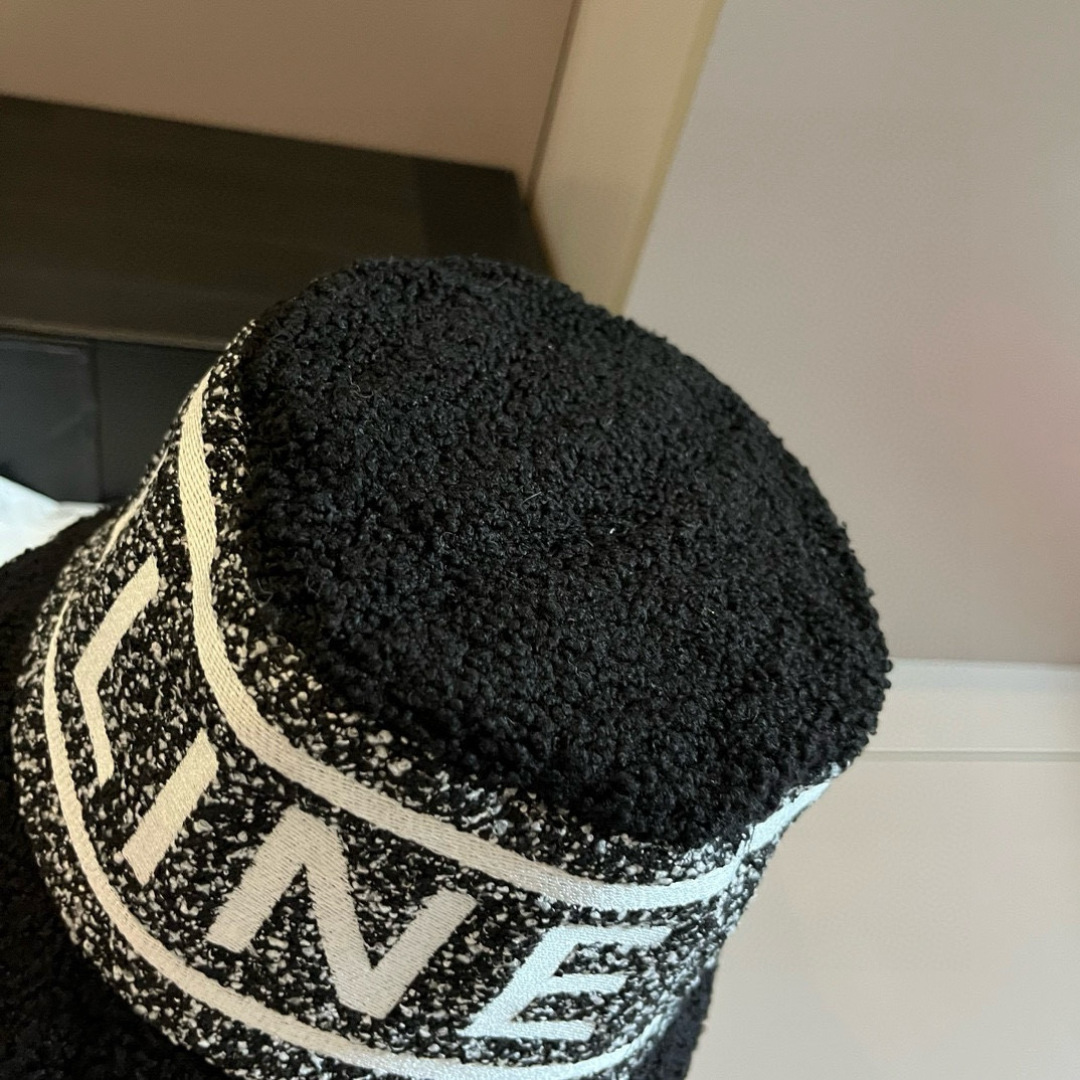 🆕

Celine赛琳羊羔毛渔夫帽，头围57cm