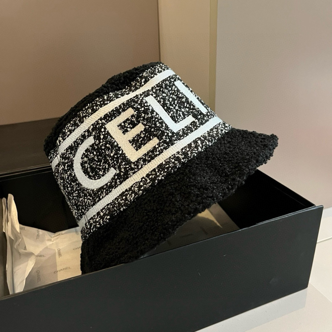 🆕

Celine赛琳羊羔毛渔夫帽，头围57cm