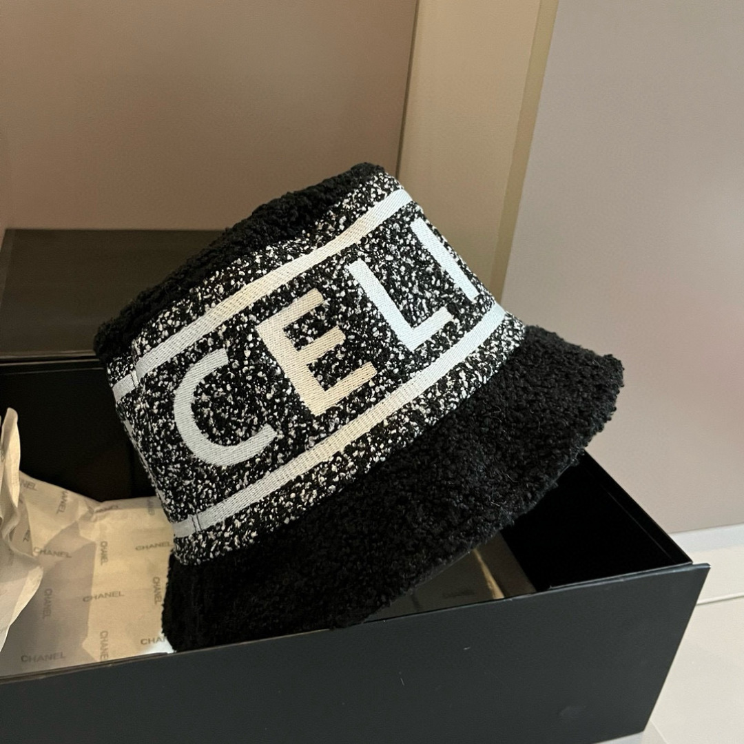 🆕

Celine赛琳羊羔毛渔夫帽，头围57cm