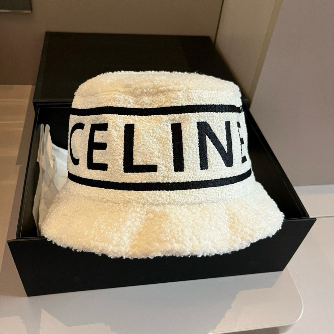 🆕

Celine赛琳羊羔毛渔夫帽，头围57cm