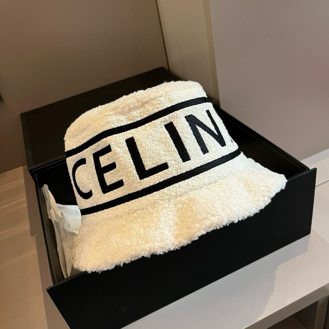 🆕

Celine赛琳羊羔毛渔夫帽，头围57cm