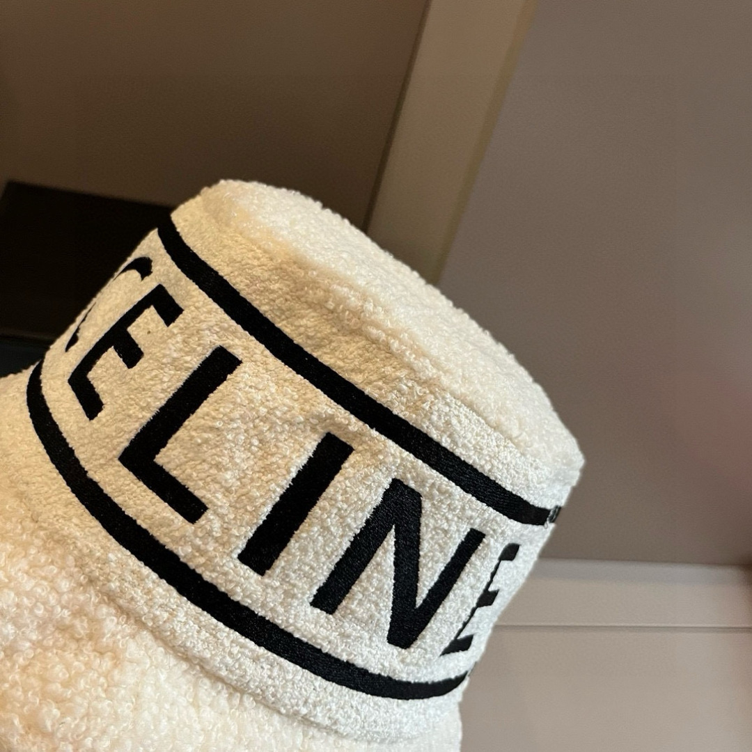 🆕

Celine赛琳羊羔毛渔夫帽，头围57cm