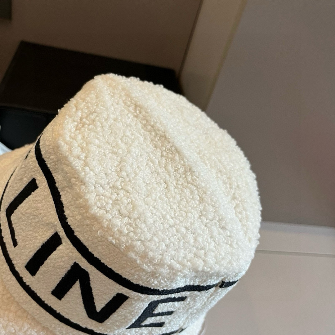 🆕

Celine赛琳羊羔毛渔夫帽，头围57cm