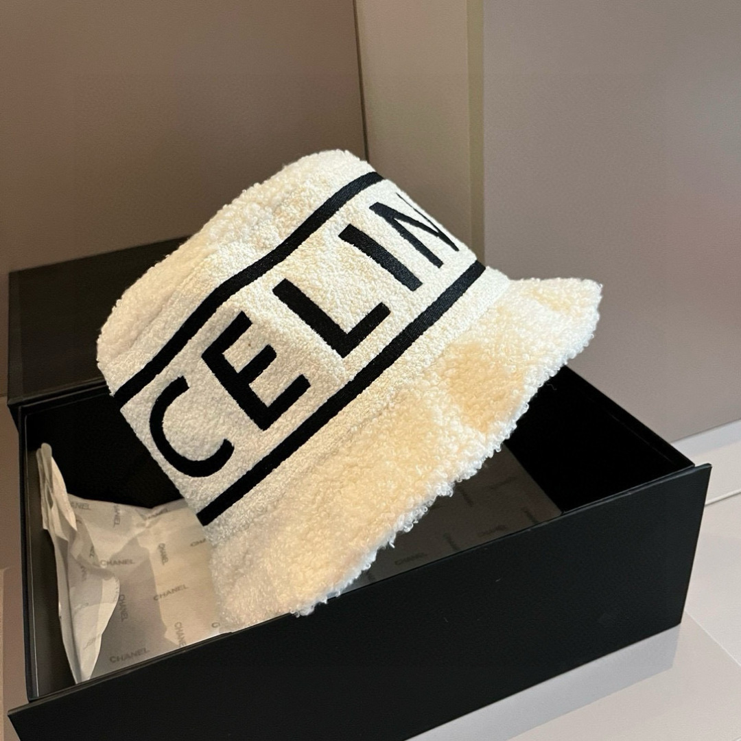 🆕

Celine赛琳羊羔毛渔夫帽，头围57cm