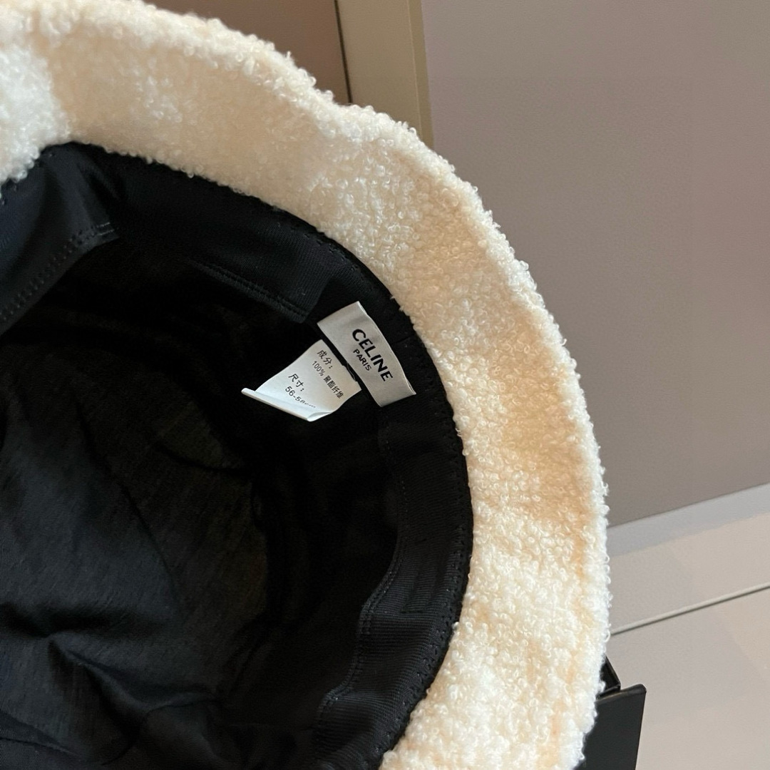 🆕

Celine赛琳羊羔毛渔夫帽，头围57cm