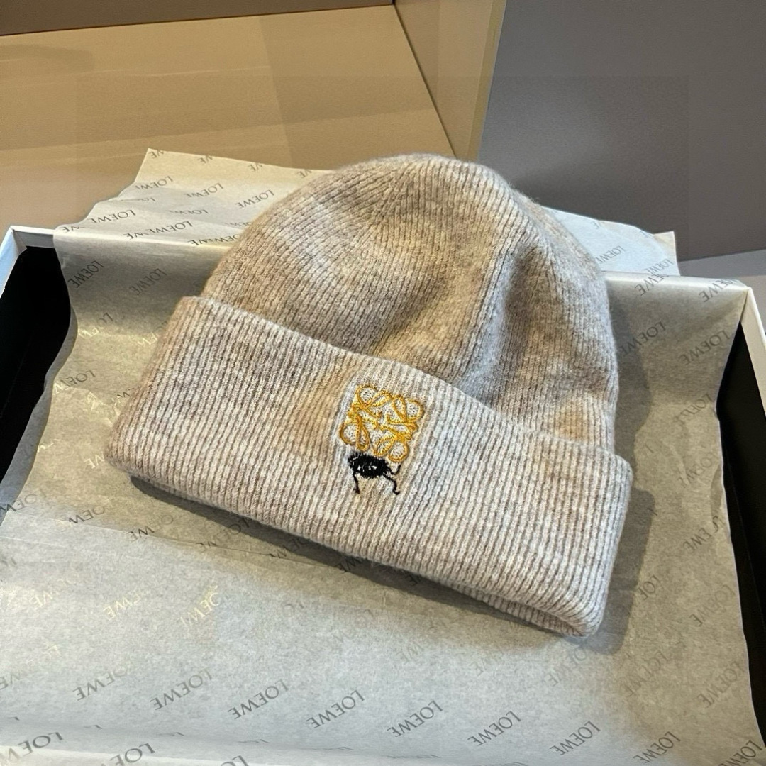 🆕

ＬＯＥＷＥ罗意威新款针织羊毛帽，细腻柔软亲肤，男女通用，弹性超好👍