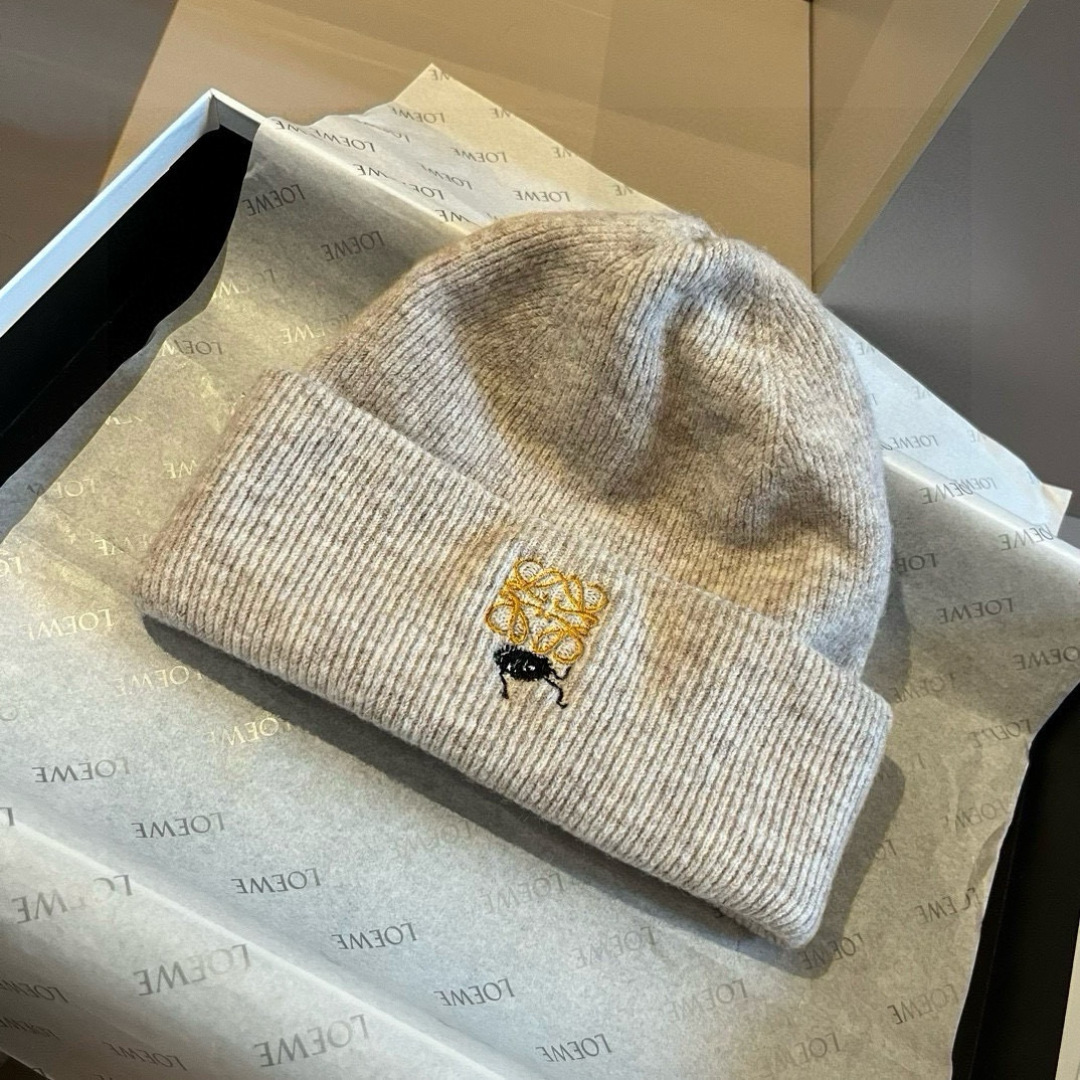 🆕

ＬＯＥＷＥ罗意威新款针织羊毛帽，细腻柔软亲肤，男女通用，弹性超好👍