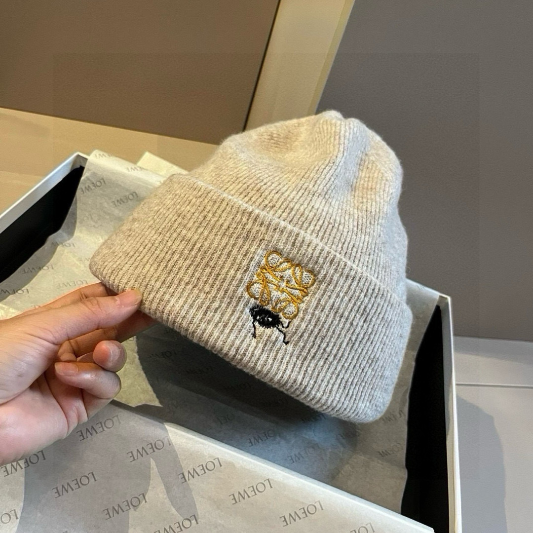 🆕

ＬＯＥＷＥ罗意威新款针织羊毛帽，细腻柔软亲肤，男女通用，弹性超好👍