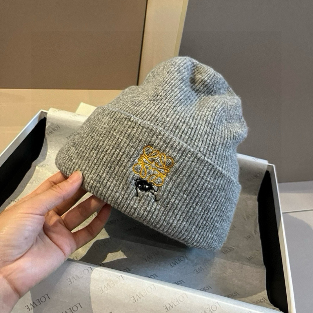 🆕

ＬＯＥＷＥ罗意威新款针织羊毛帽，细腻柔软亲肤，男女通用，弹性超好👍