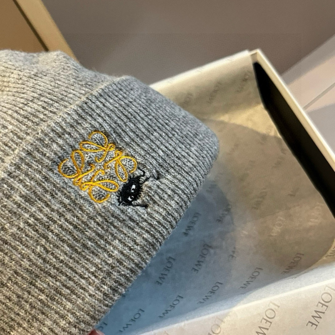 🆕

ＬＯＥＷＥ罗意威新款针织羊毛帽，细腻柔软亲肤，男女通用，弹性超好👍