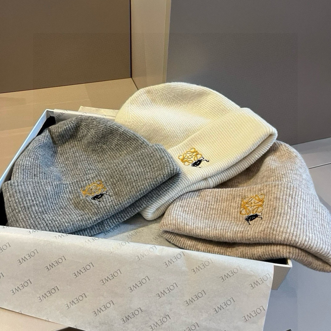 🆕

ＬＯＥＷＥ罗意威新款针织羊毛帽，细腻柔软亲肤，男女通用，弹性超好👍
