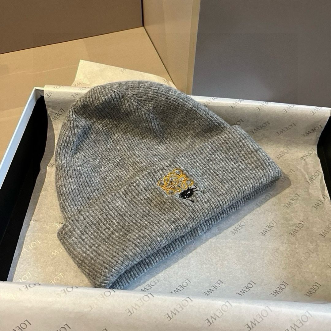 🆕

ＬＯＥＷＥ罗意威新款针织羊毛帽，细腻柔软亲肤，男女通用，弹性超好👍