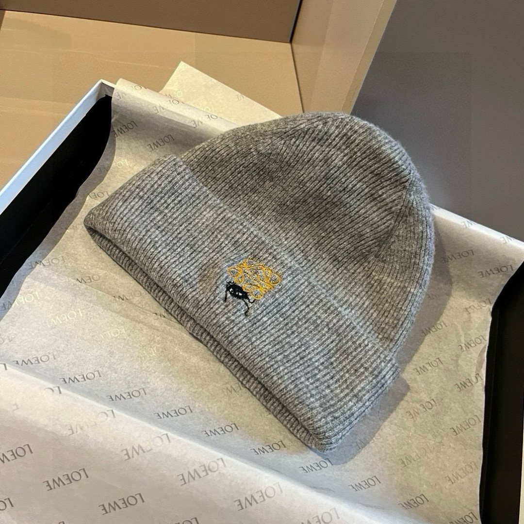 🆕

ＬＯＥＷＥ罗意威新款针织羊毛帽，细腻柔软亲肤，男女通用，弹性超好👍
