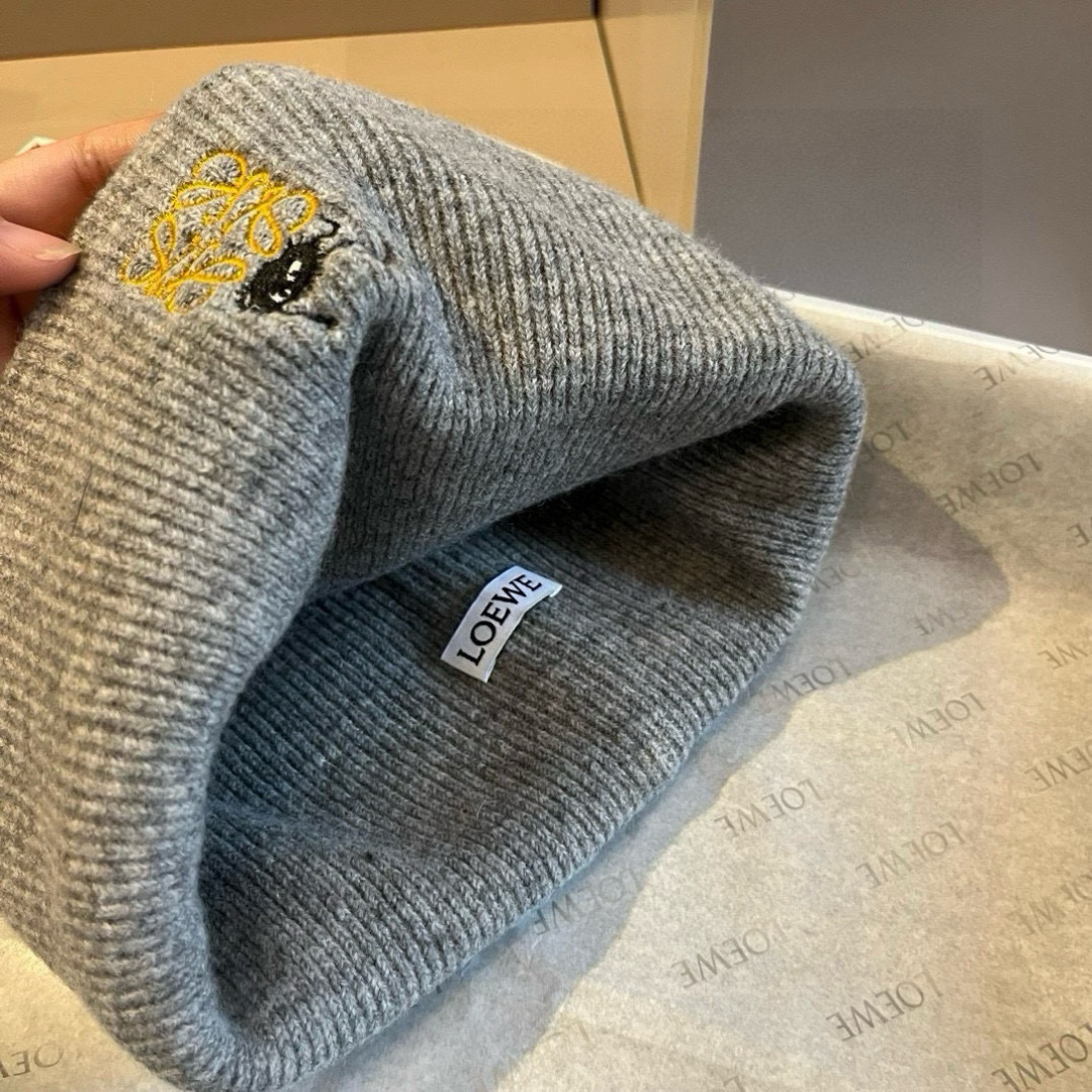 🆕

ＬＯＥＷＥ罗意威新款针织羊毛帽，细腻柔软亲肤，男女通用，弹性超好👍
