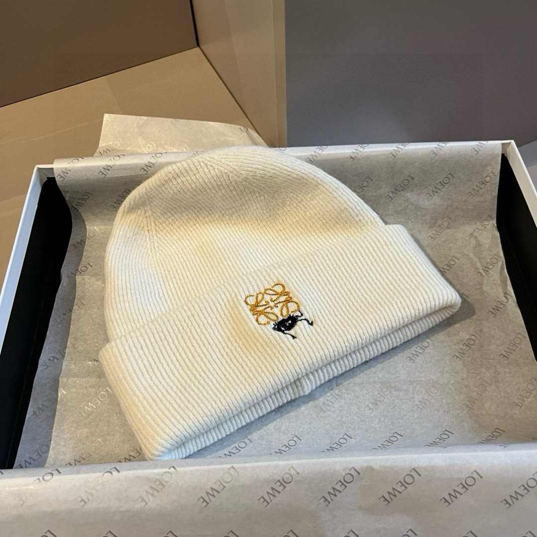 🆕

ＬＯＥＷＥ罗意威新款针织羊毛帽，细腻柔软亲肤，男女通用，弹性超好👍