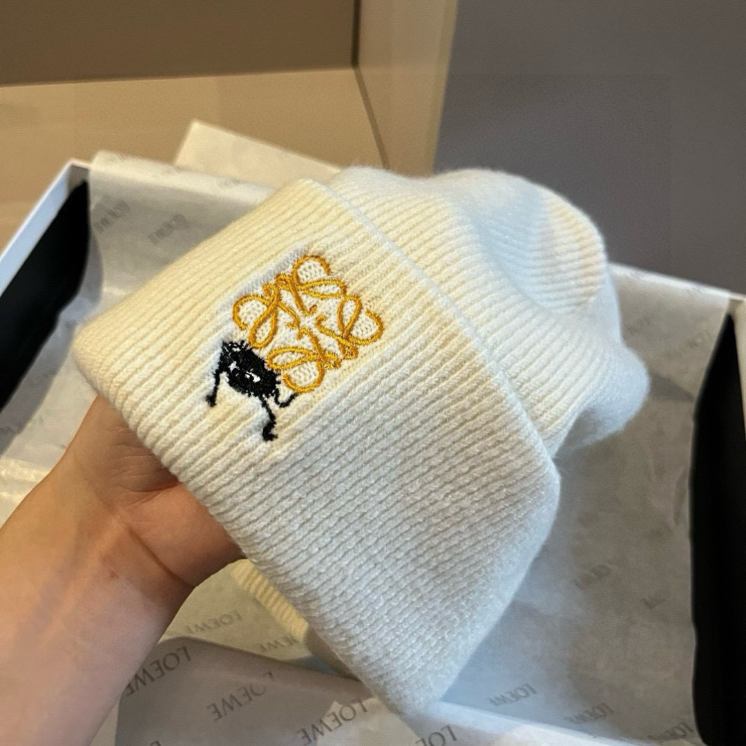 🆕

ＬＯＥＷＥ罗意威新款针织羊毛帽，细腻柔软亲肤，男女通用，弹性超好👍
