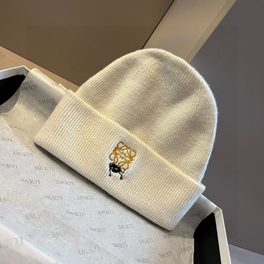 🆕

ＬＯＥＷＥ罗意威新款针织羊毛帽，细腻柔软亲肤，男女通用，弹性超好👍