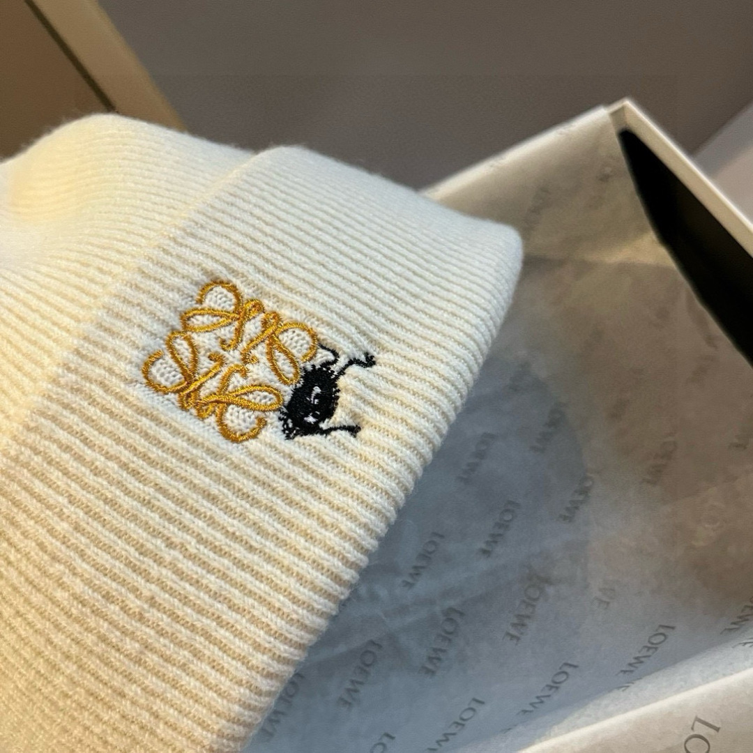 🆕

ＬＯＥＷＥ罗意威新款针织羊毛帽，细腻柔软亲肤，男女通用，弹性超好👍