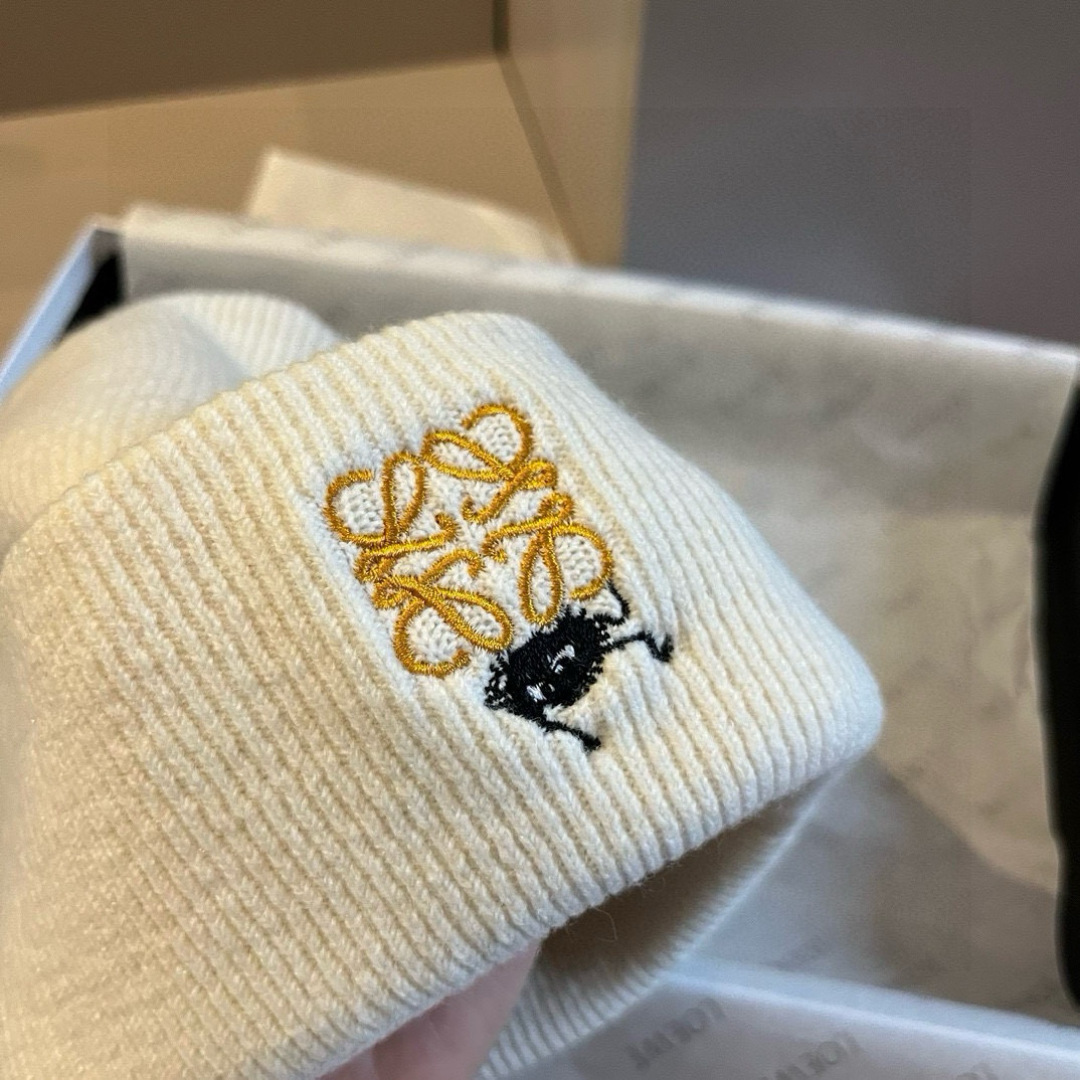 🆕

ＬＯＥＷＥ罗意威新款针织羊毛帽，细腻柔软亲肤，男女通用，弹性超好👍
