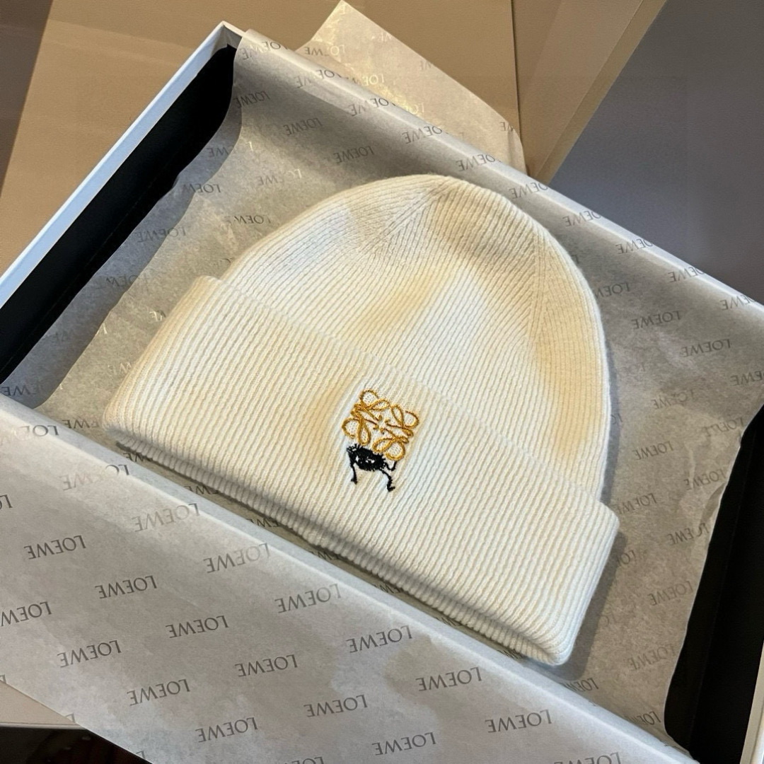 🆕

ＬＯＥＷＥ罗意威新款针织羊毛帽，细腻柔软亲肤，男女通用，弹性超好👍