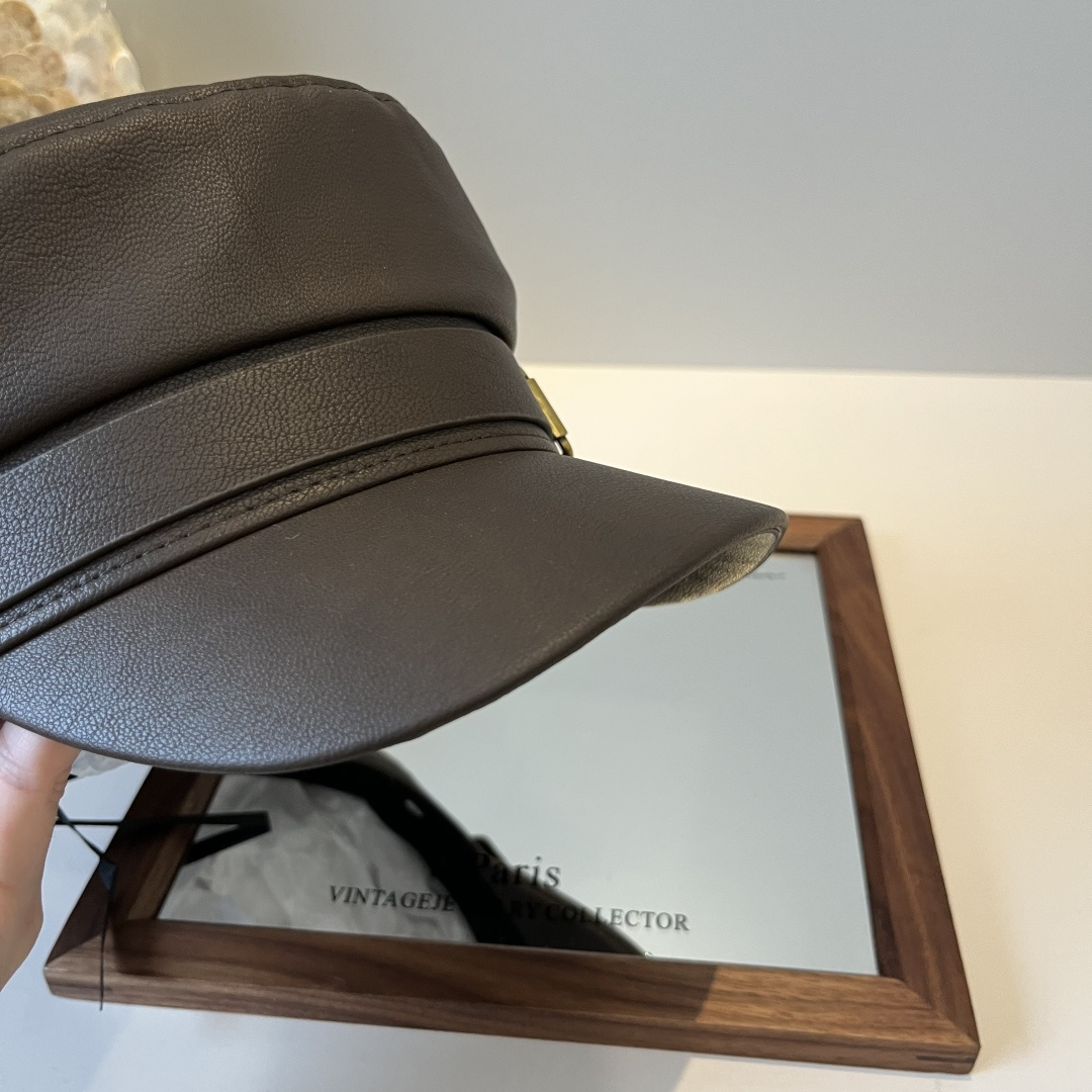 🆕

2025普拉达新款鸭舌画家帽，头围57cm