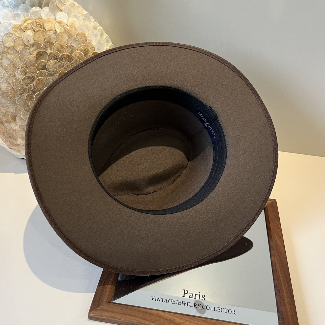 🆕

LV新款礼帽，百分百羊毛礼帽，凹凸有致，头围57cm