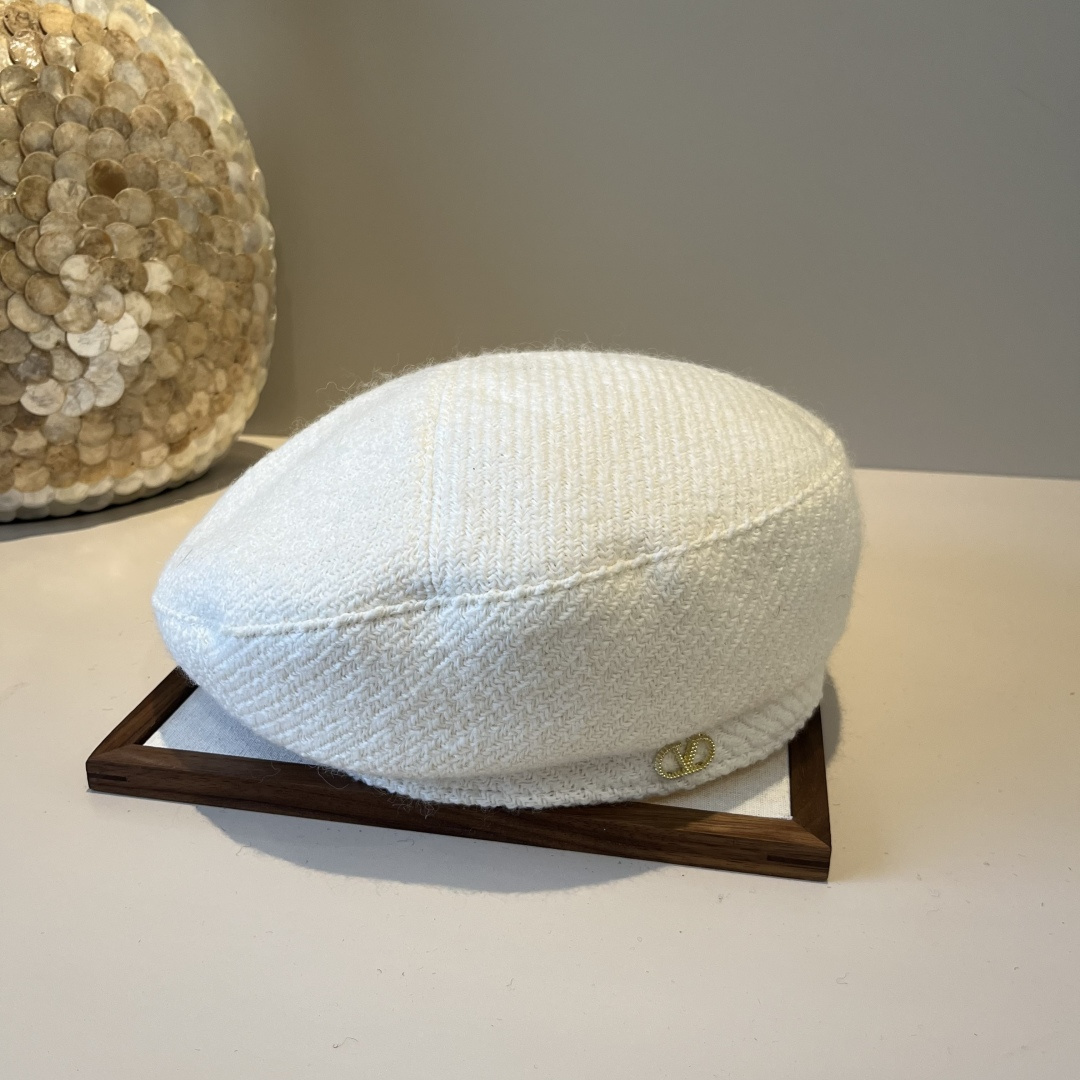 🆕

华伦天奴新款贝雷帽 头围57cm