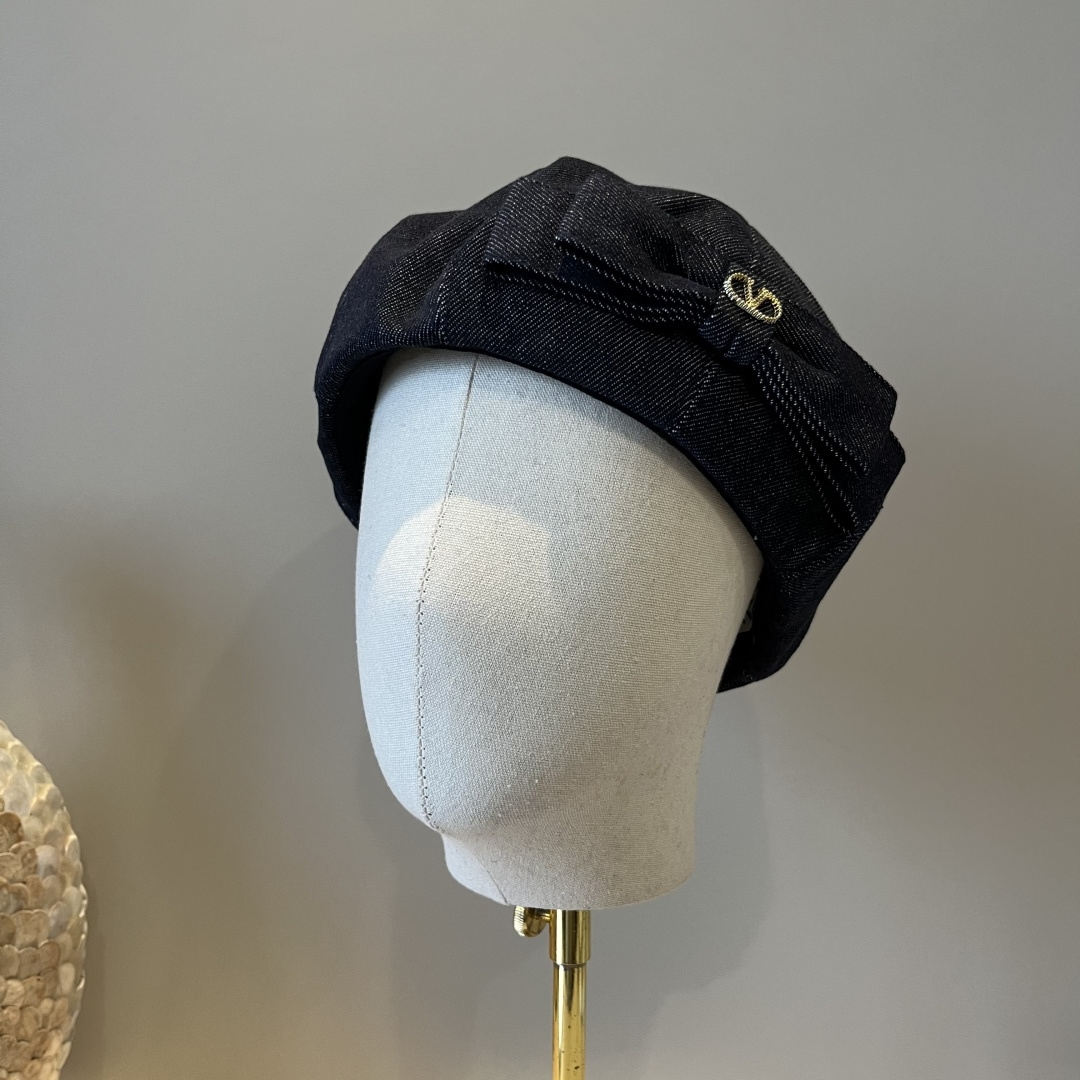 NO:361305,Valentino new beret head circumference 57cm hat straw hat fisherman hat baseball hat, hat, valentino, espadrilles, hats华伦天奴新款贝雷帽 头围57cm帽子草帽渔夫帽棒球帽,帽子,valentino,espadrilles,hats,hat