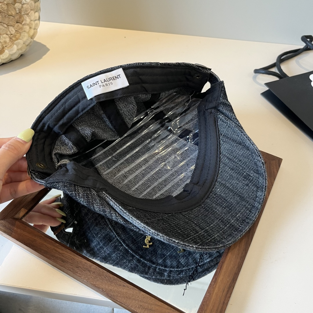 🆕

圣罗兰复古风前进鸭舌帽，高级百搭，头围57cm