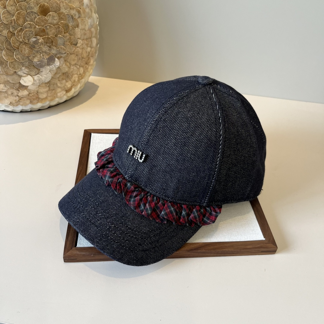 🆕

miumiu缪缪新款复古风鸭舌帽，高端大气，头围57cm