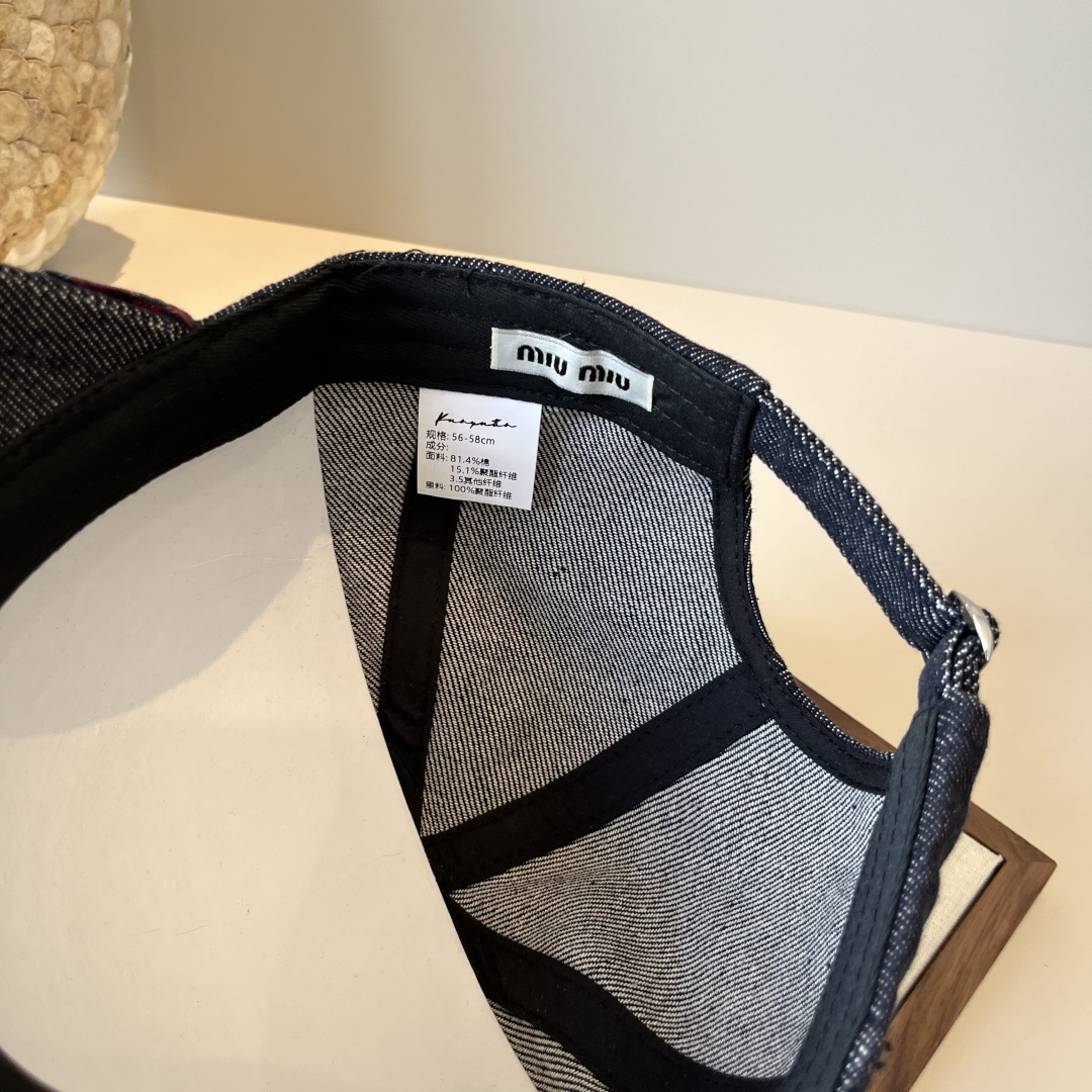 🆕

miumiu缪缪新款复古风鸭舌帽，高端大气，头围57cm