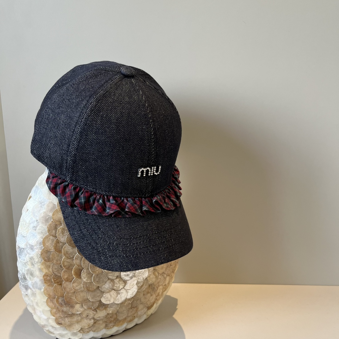 🆕

miumiu缪缪新款复古风鸭舌帽，高端大气，头围57cm