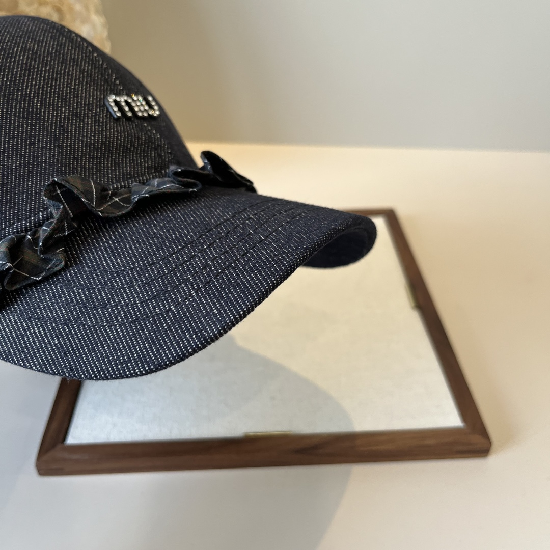 🆕

miumiu缪缪新款复古风鸭舌帽，高端大气，头围57cm