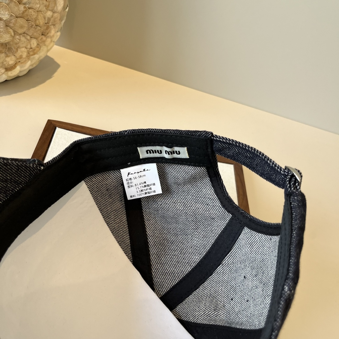 🆕

miumiu缪缪新款复古风鸭舌帽，高端大气，头围57cm