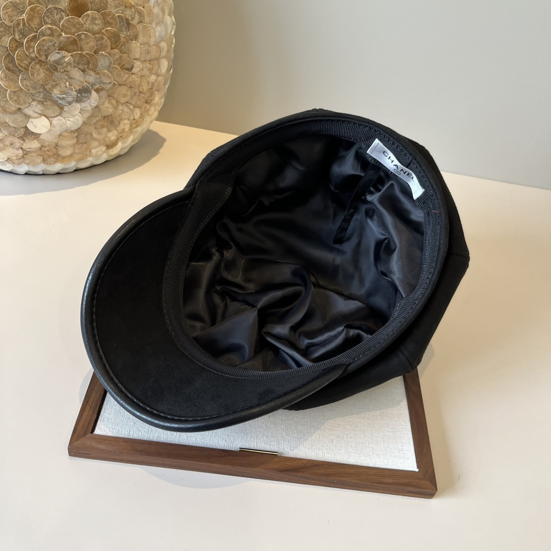 🆕

miumiu缪缪新款复古风鸭舌帽，高端大气，头围57cm