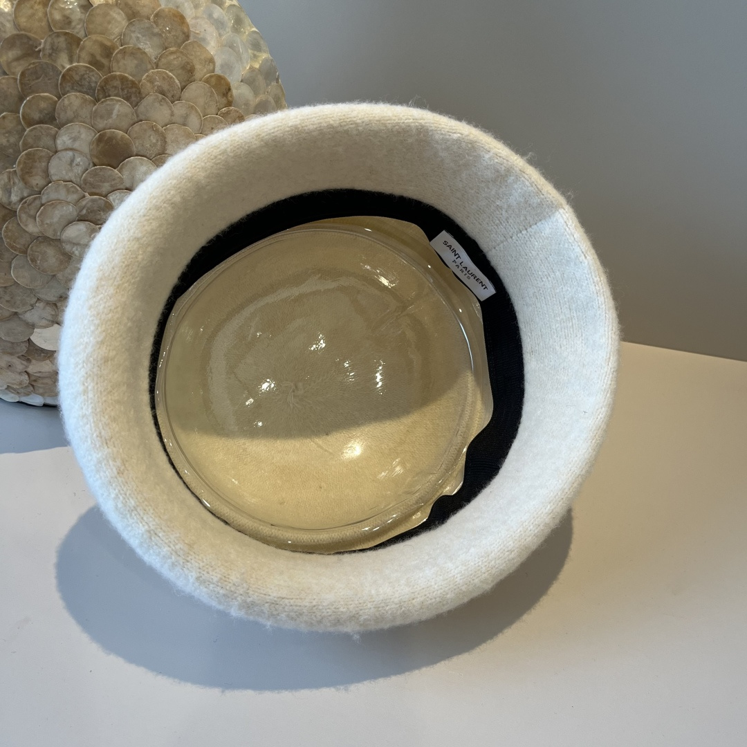 🆕

ysl圣罗兰新款羊毛卷边盆帽，不规则剪裁设计，头围57cm
