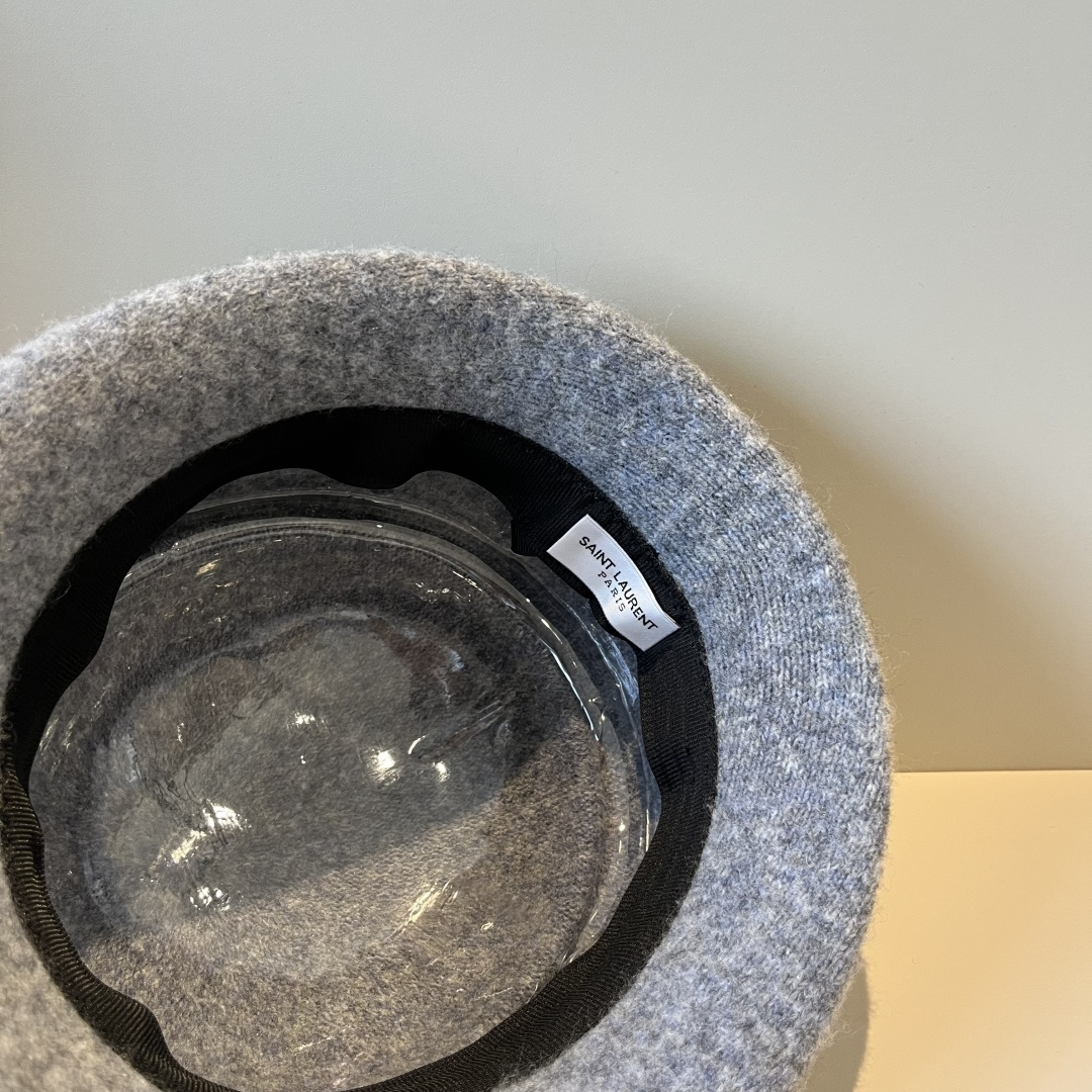 🆕

ysl圣罗兰新款羊毛卷边盆帽，不规则剪裁设计，头围57cm
