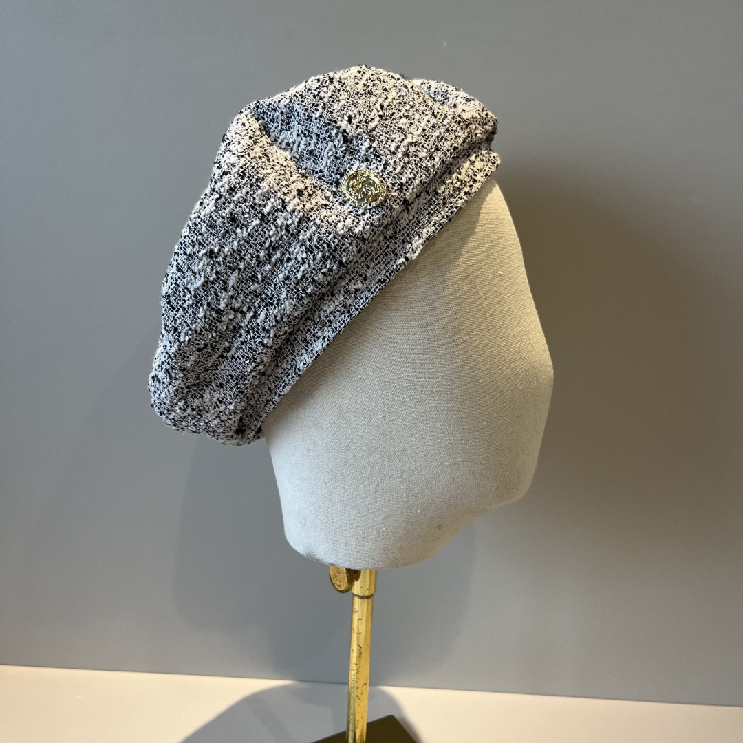 🆕

香奈儿新款鸭贝雷帽，头围57cm