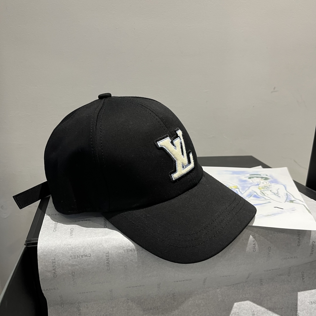 🆕

Lv新款鸭舌帽 头围57cm