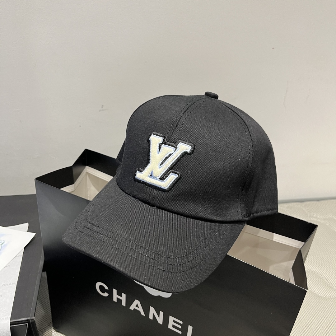 🆕

Lv新款鸭舌帽 头围57cm