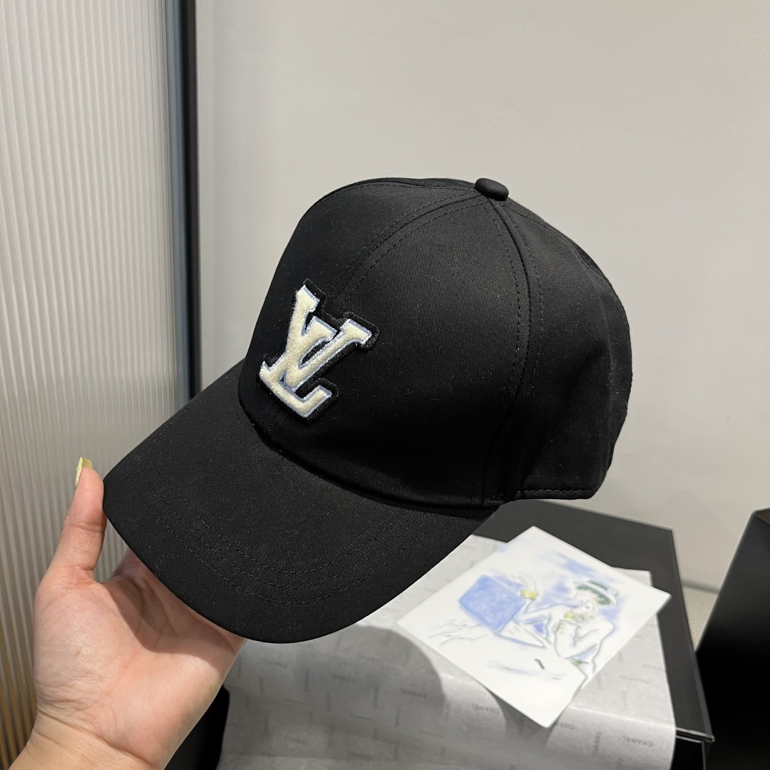 🆕

Lv新款鸭舌帽 头围57cm