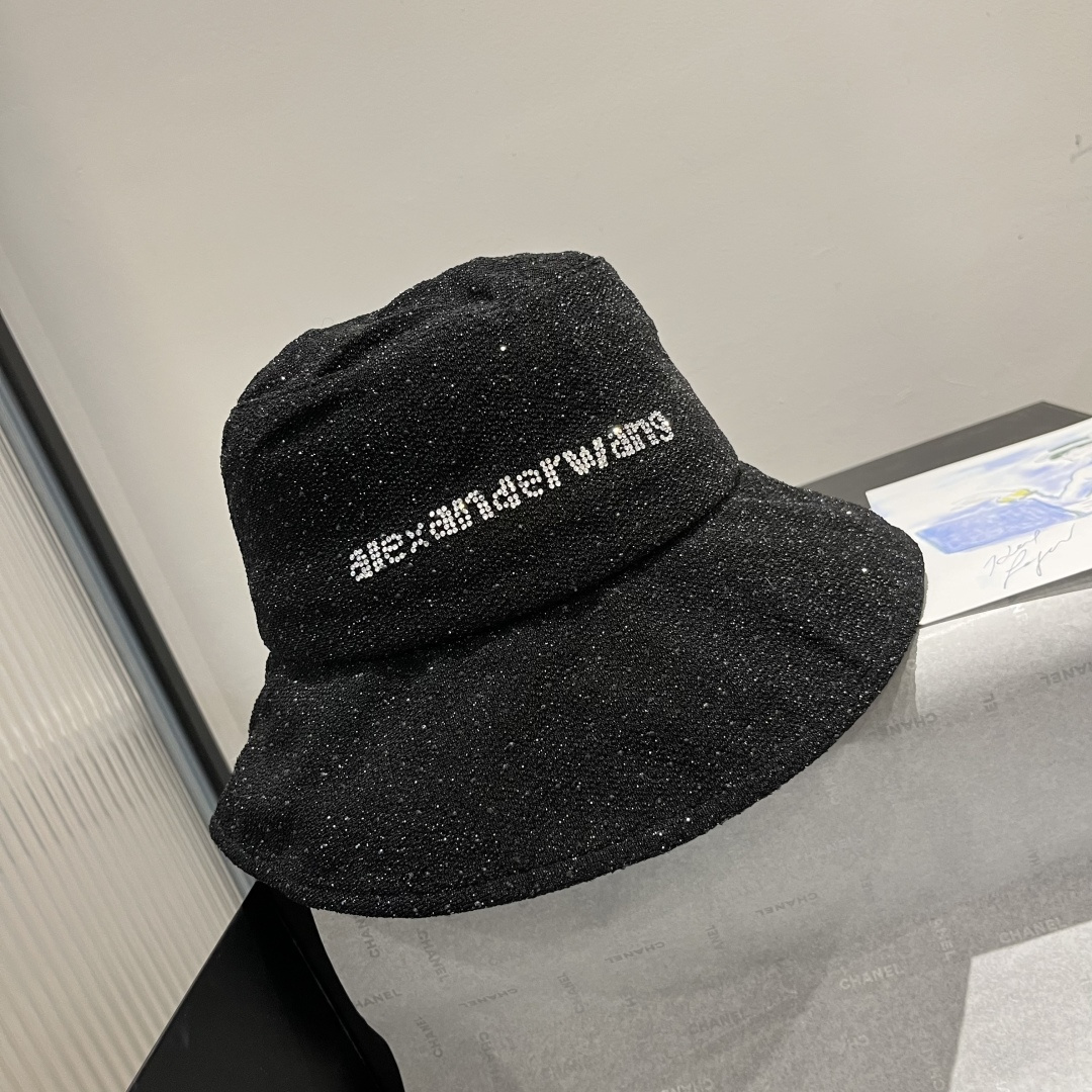 🆕

亚历山大王新款渔夫帽，轻盈百搭