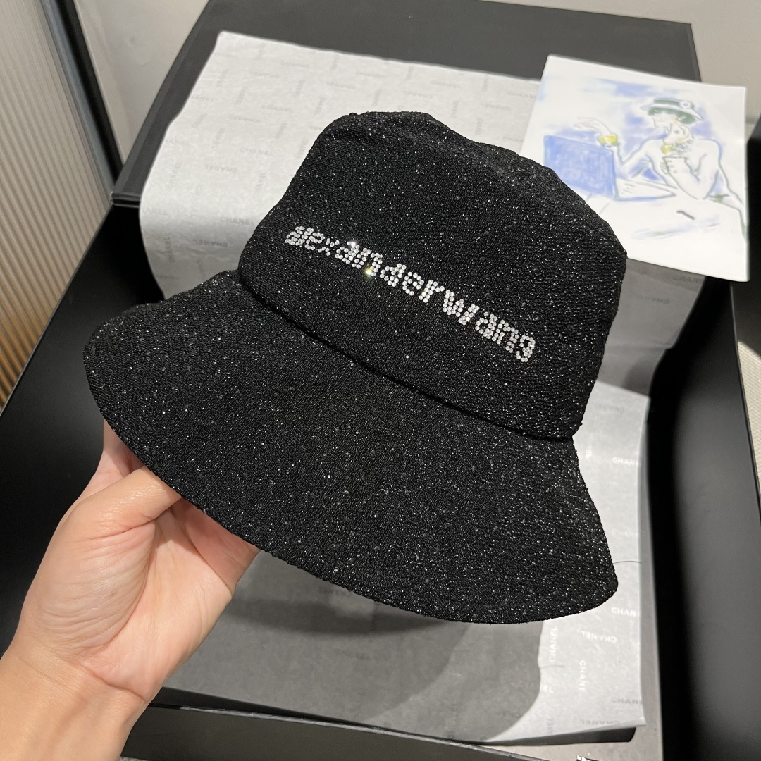 🆕

亚历山大王新款渔夫帽，轻盈百搭