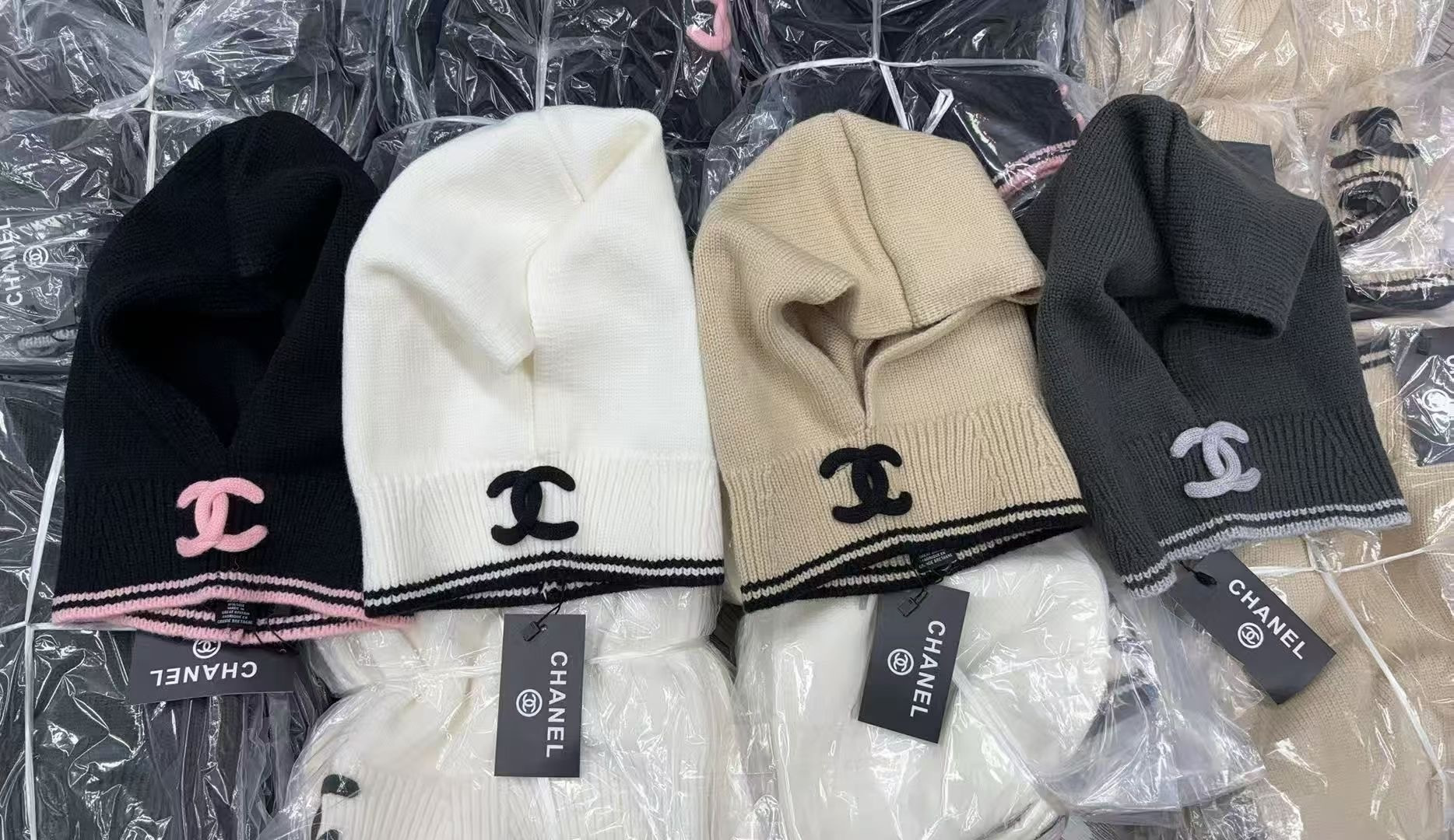 🆕

Chanel香奈儿套头毛线帽，帽子➕围脖 两用，性价比超高