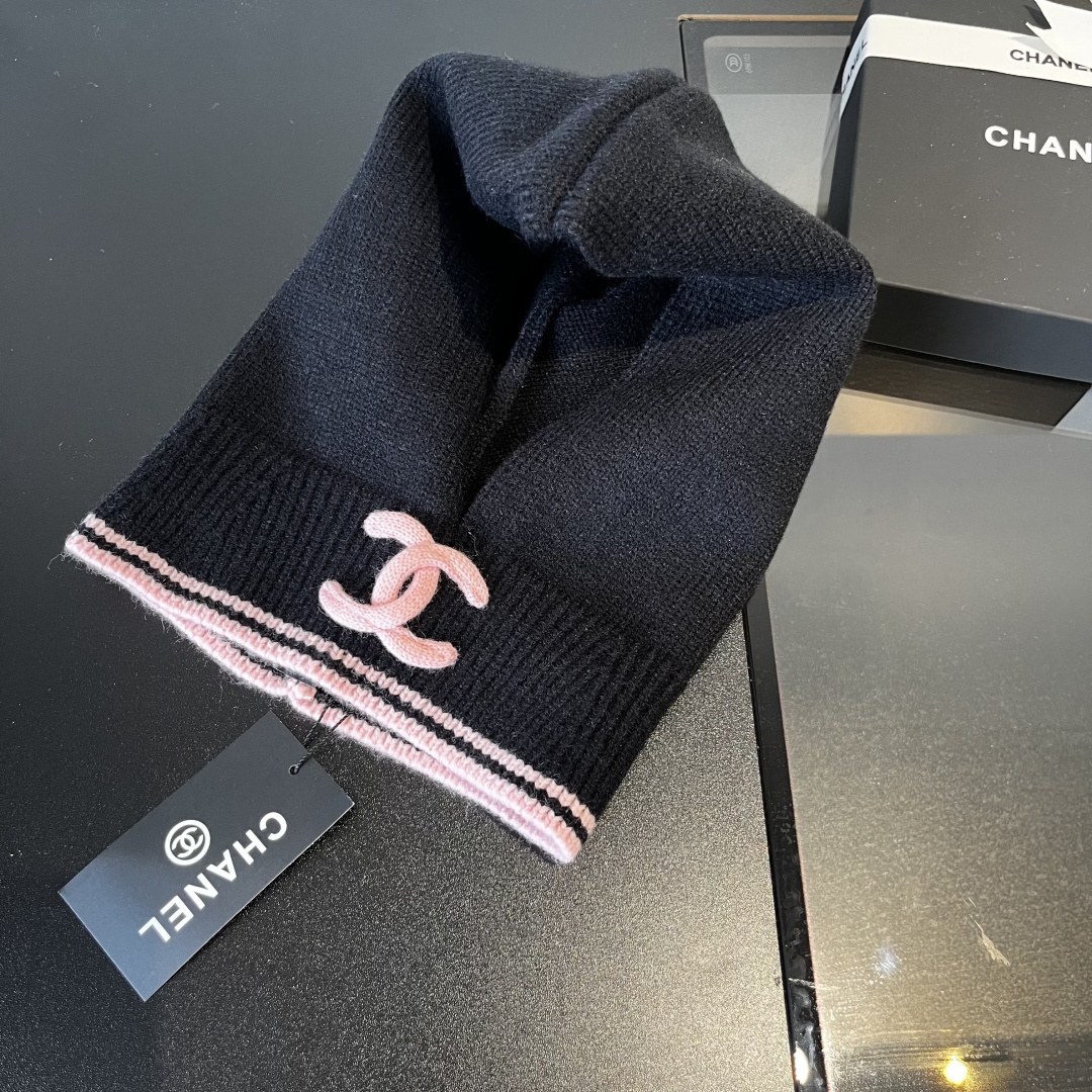 🆕

Chanel香奈儿套头毛线帽，帽子➕围脖 两用，性价比超高