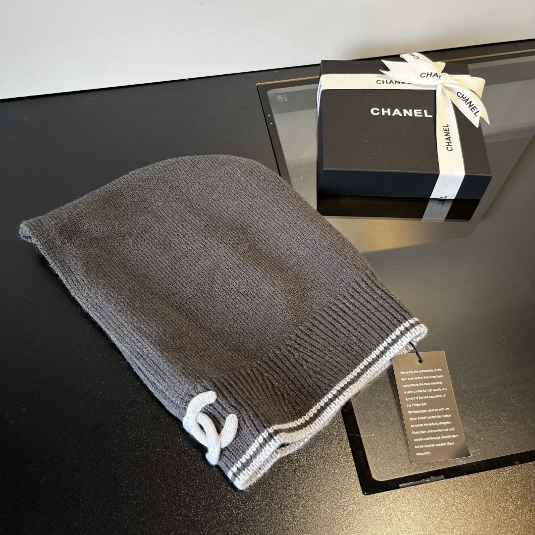 🆕

Chanel香奈儿套头毛线帽，帽子➕围脖 两用，性价比超高