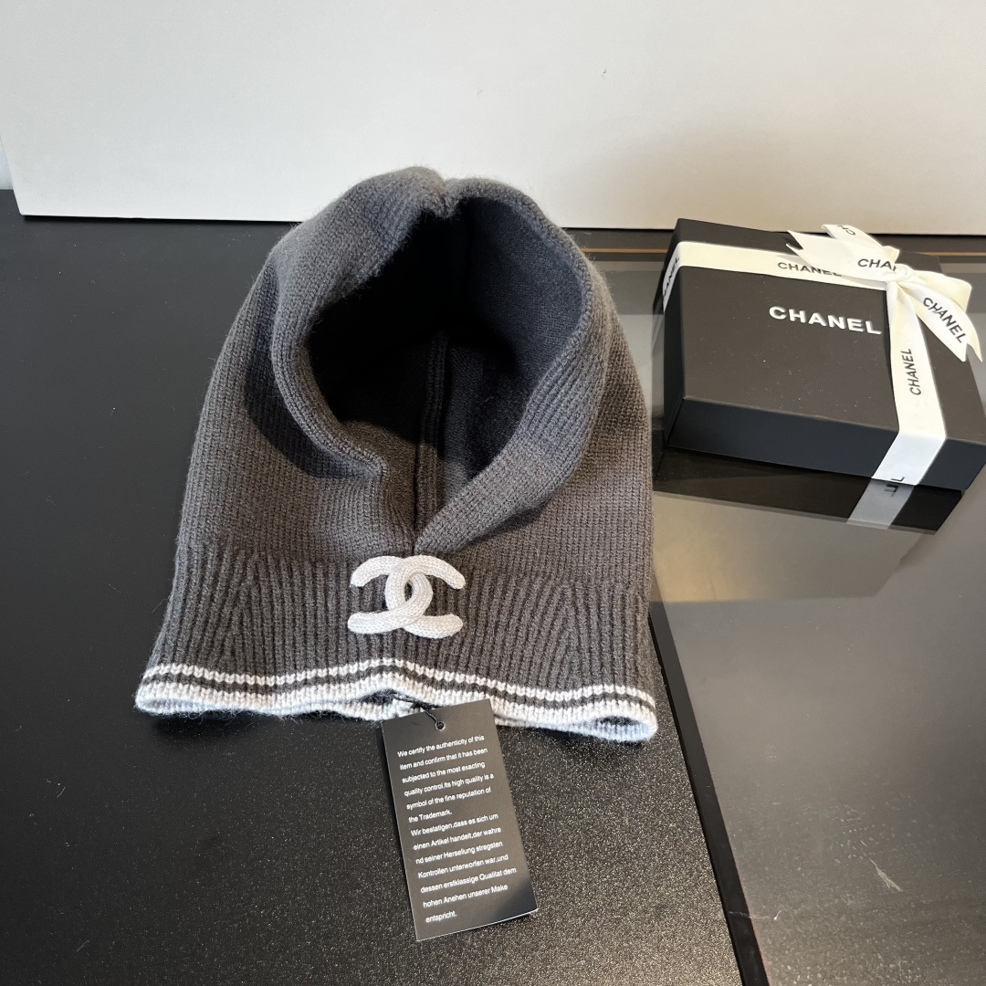 🆕

Chanel香奈儿套头毛线帽，帽子➕围脖 两用，性价比超高