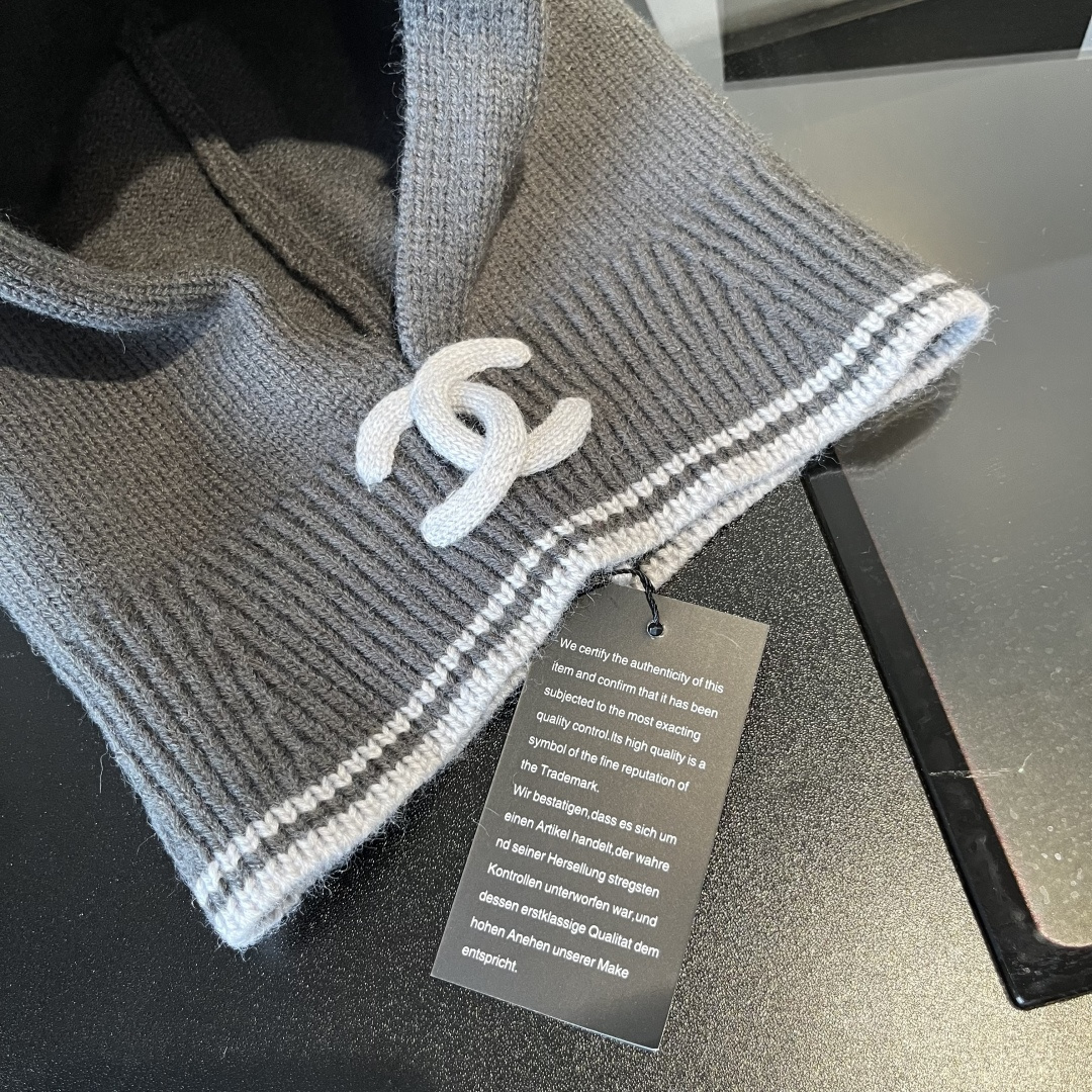 🆕

Chanel香奈儿套头毛线帽，帽子➕围脖 两用，性价比超高