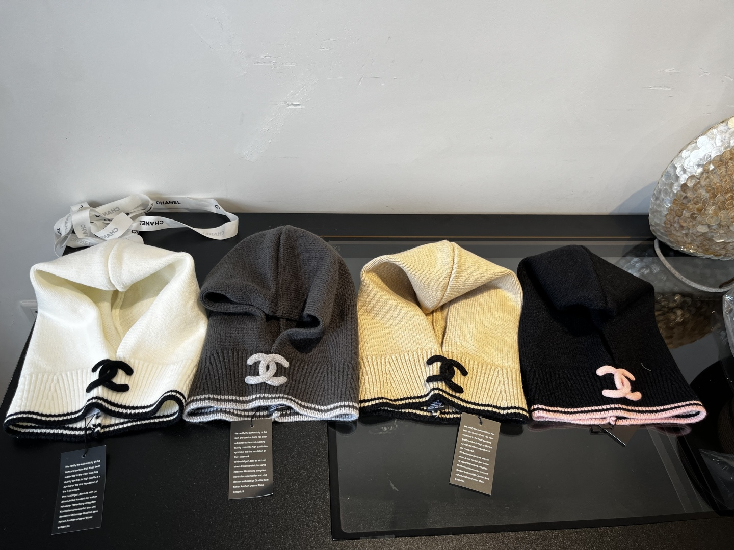 🆕

Chanel香奈儿套头毛线帽，帽子➕围脖 两用，性价比超高